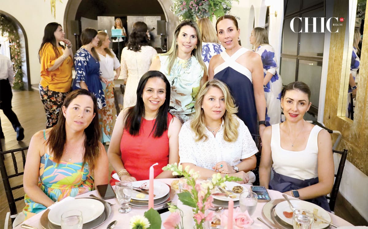 Lucy Lorenzo, Lilia Durán, Mariana Corripio, Isabel Castro, Fernanda Herrera y Zaira Loyola llegaron puntuales al evento