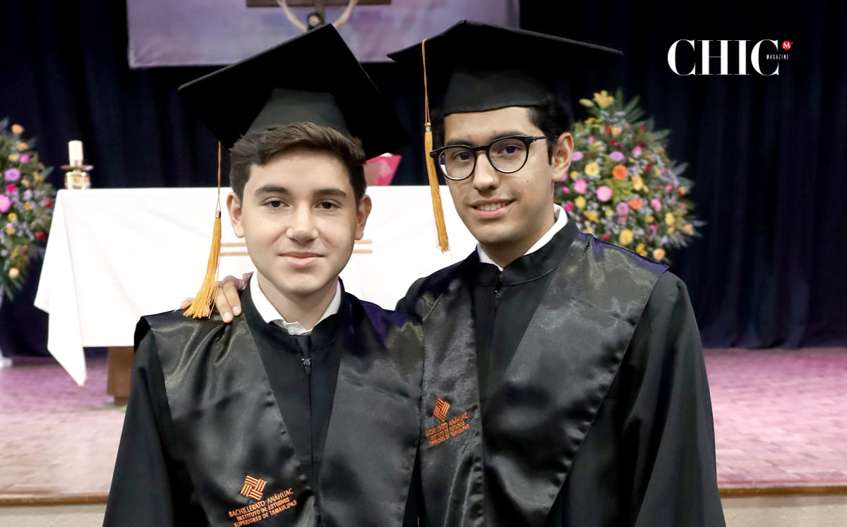 Miguel Fayad y Enrique Cardozo celebraron su ceremonia de graduación