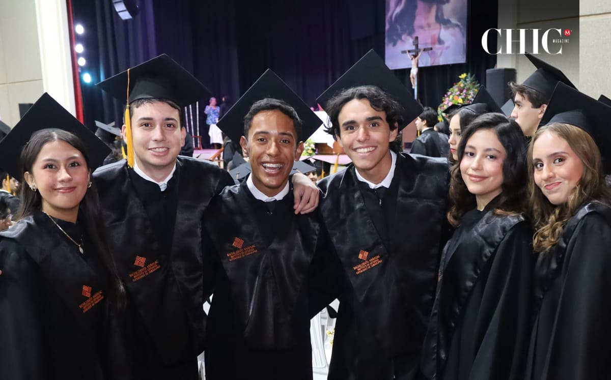 Naomi Osorio, Adrián Ponce, Marco Lam, Kaleb RamíRez, Paulina Alvarado y Valentina De La Fuente