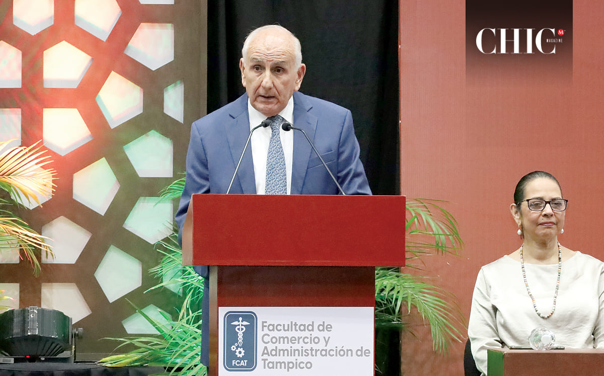 José Ángel García Hernández, orgullosamente egresado de esta Facultad dio unas palabras a la generación