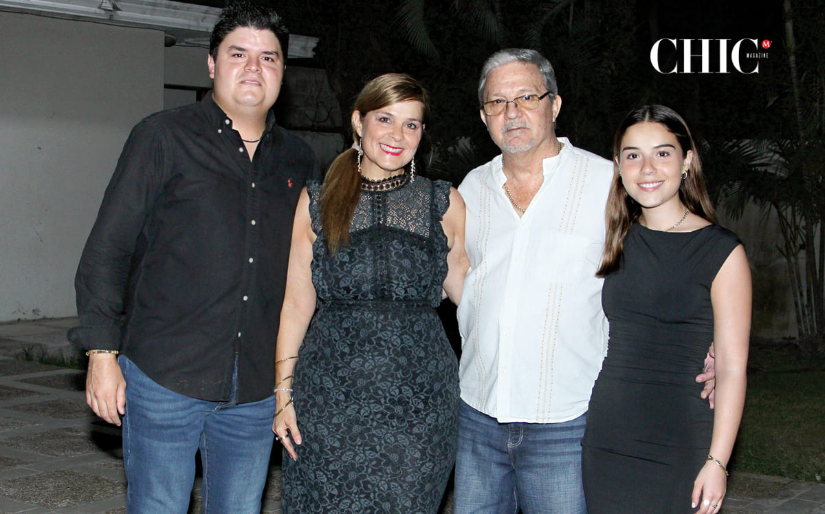 José Gerardo Sosa, Rosa Manzur, Enrique Sosa y María Paula Sosa