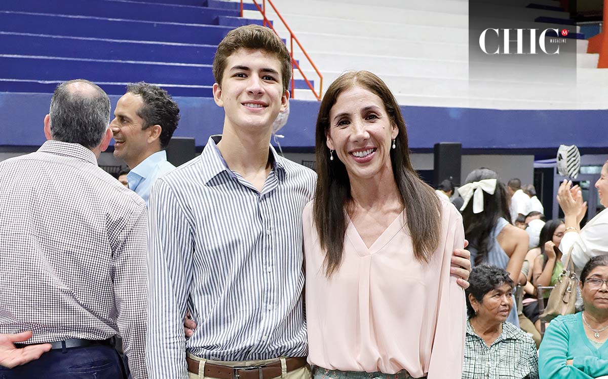 José Pablo Vega y Yuyis García asistieron a la ceremonia de graduación de la FCAT