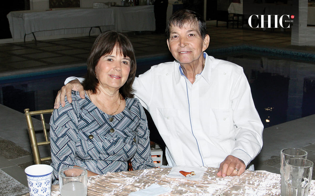 Marite De Aragon y Enrique Aragon desde la residencia Sosa Manzur