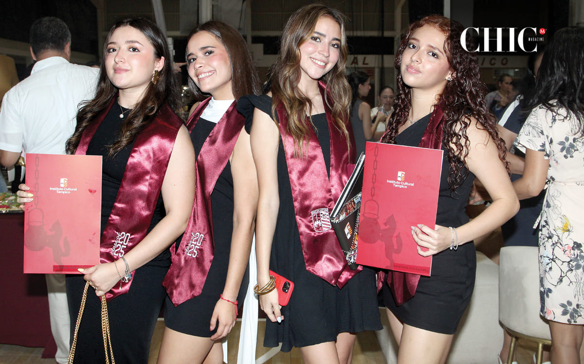 Viviana Martínez, Mayrine Polanco, Kamila Martínez y Mónica Sofía Crespo, celebraron su entrega de papeles