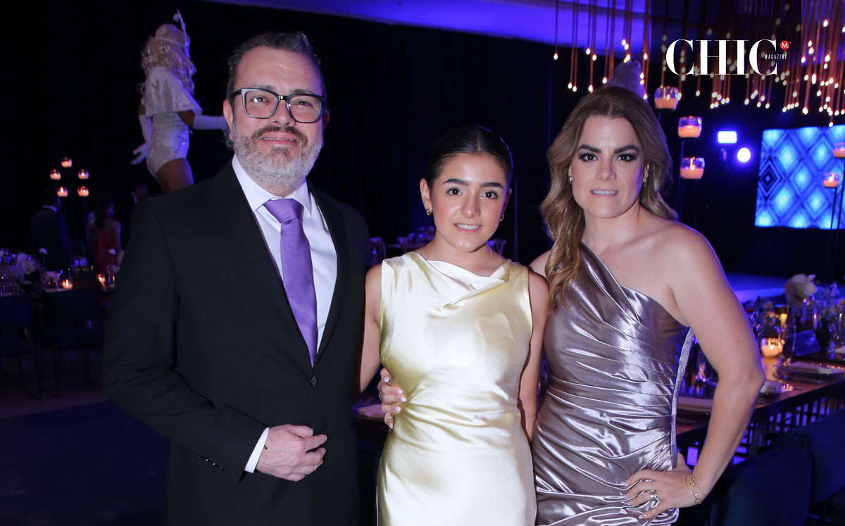 Alejandro, Ana Paula y Mariana