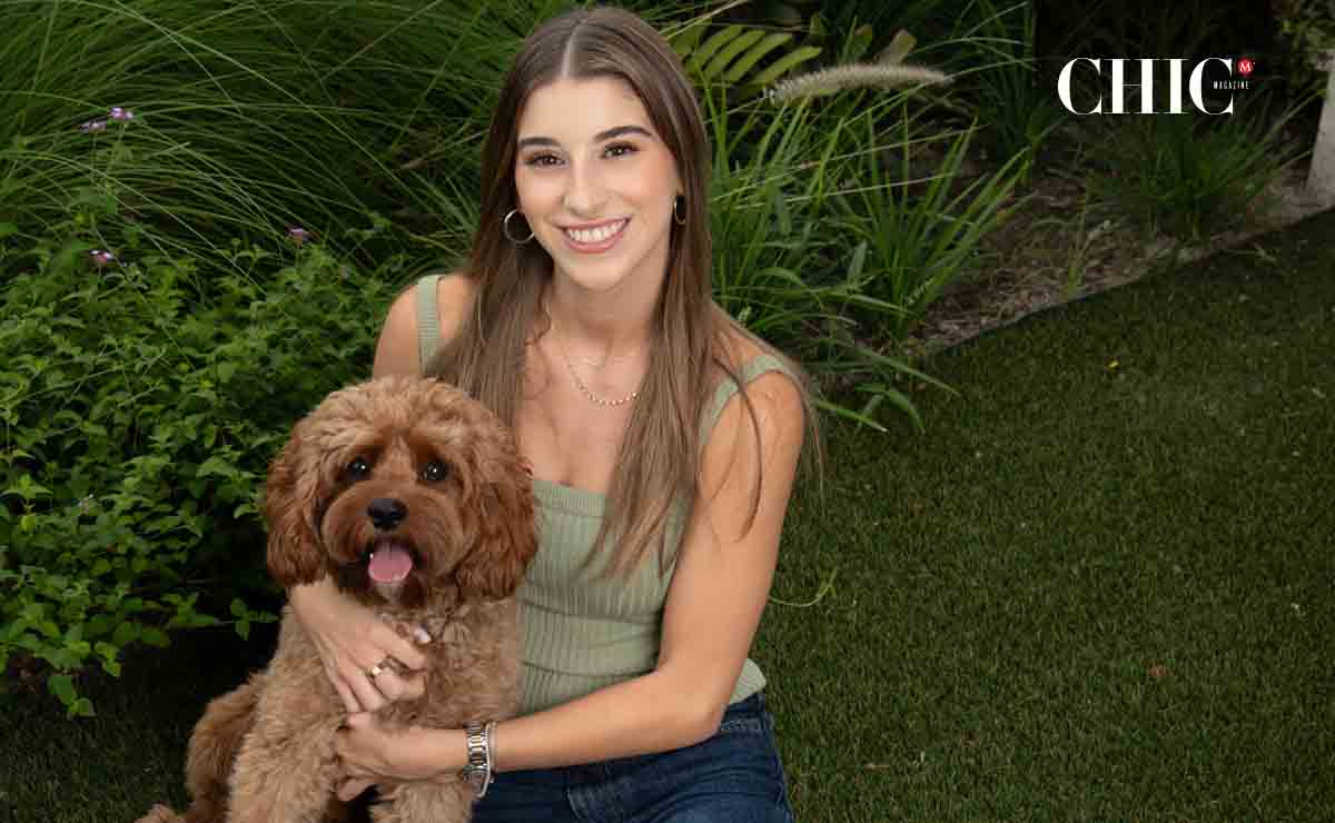 Los cuidados y la paciencia son dos de las cosas que estas hermanas hacen por sus perritos / Foto: Abo Palomo