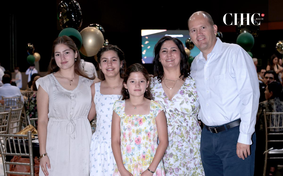 Gaby, Mariana, Gaby, Toño y Ana