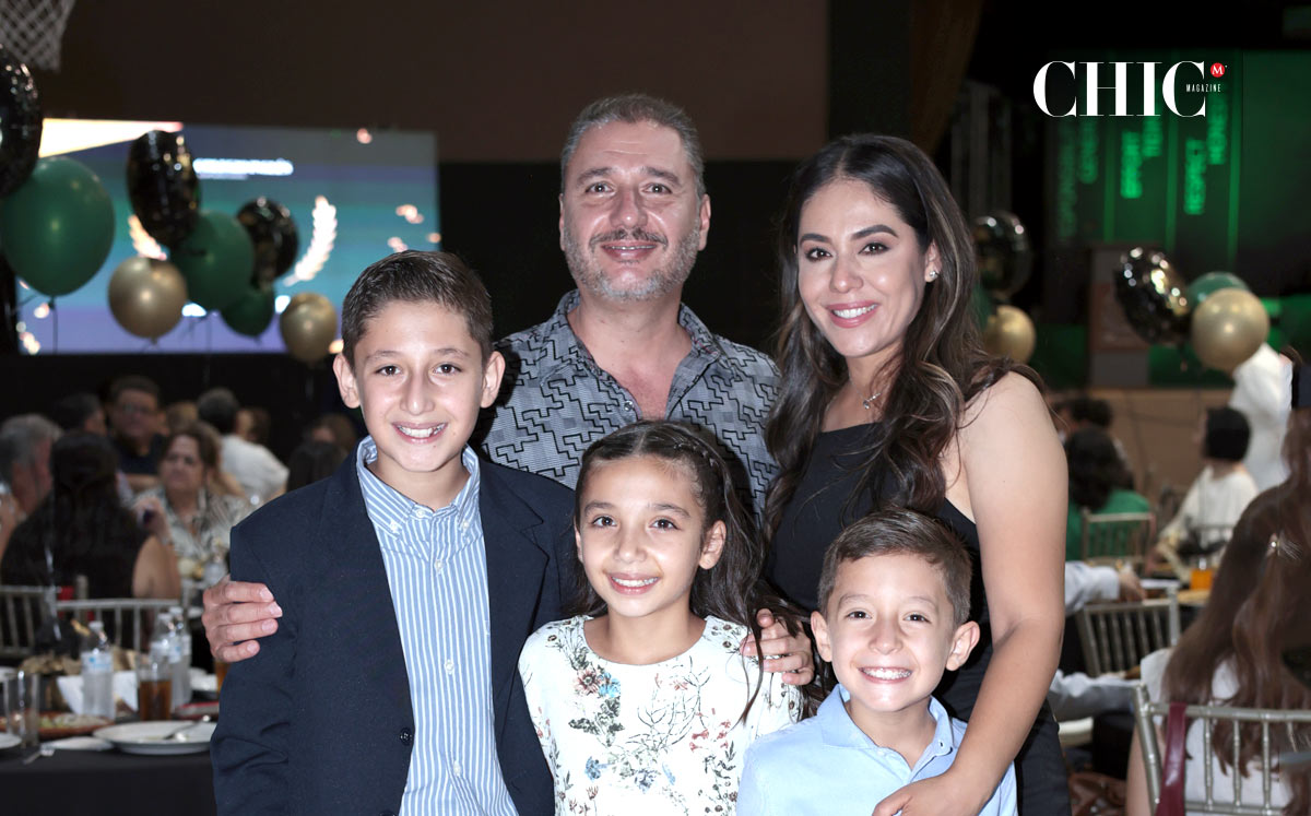 Mauricio, Nicolás, Bárbara, Angélica y Mauricio