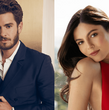 Monica Barbaro y Andrew Garfield conquistan Wimbledon 2025 con un look a dueto (Foto: @monicabarbaro, IMDb)