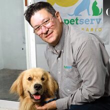 Manuel López les da a tus mascotas toda la atención que se merecen / Foto: Omar Valdez