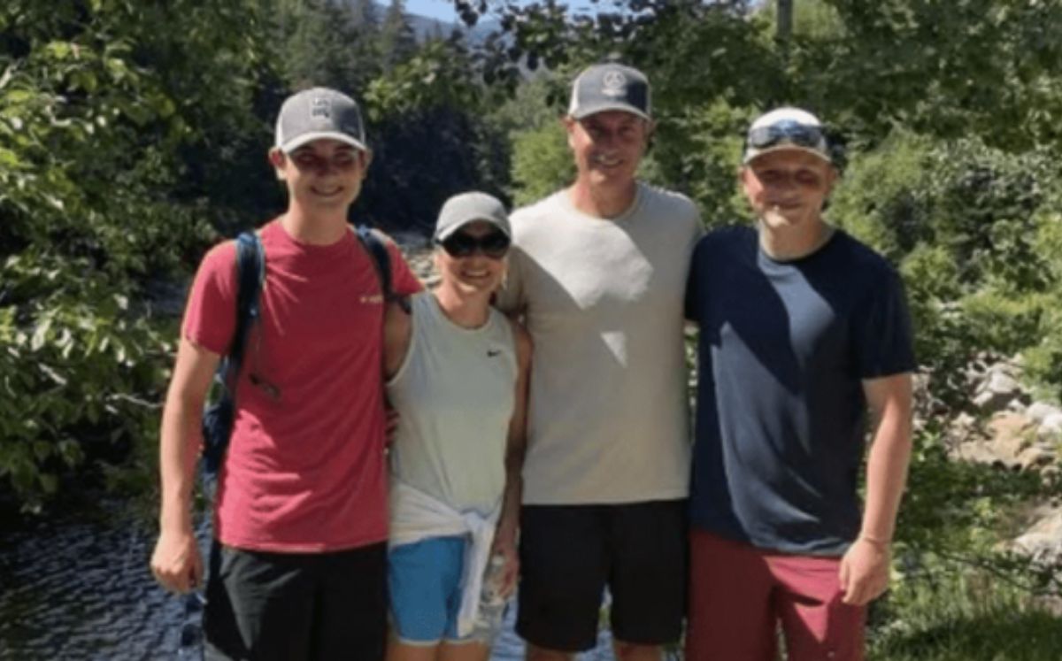Megan Kerrigan con sus hijos y esposo (X)