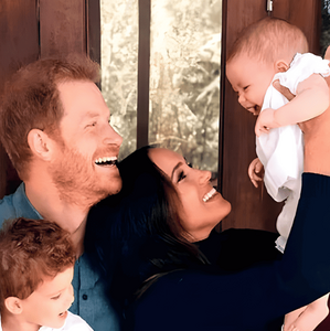 ¿Regresa a Reino Unido? El plan de Harry para la educación de Archie y Lilibet tras reunión con el Rey Carlos III (Foto: X)