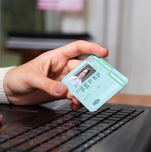 ¿Tu INE dejará de valer? Esto es lo que cambiará pronto (Freepik)