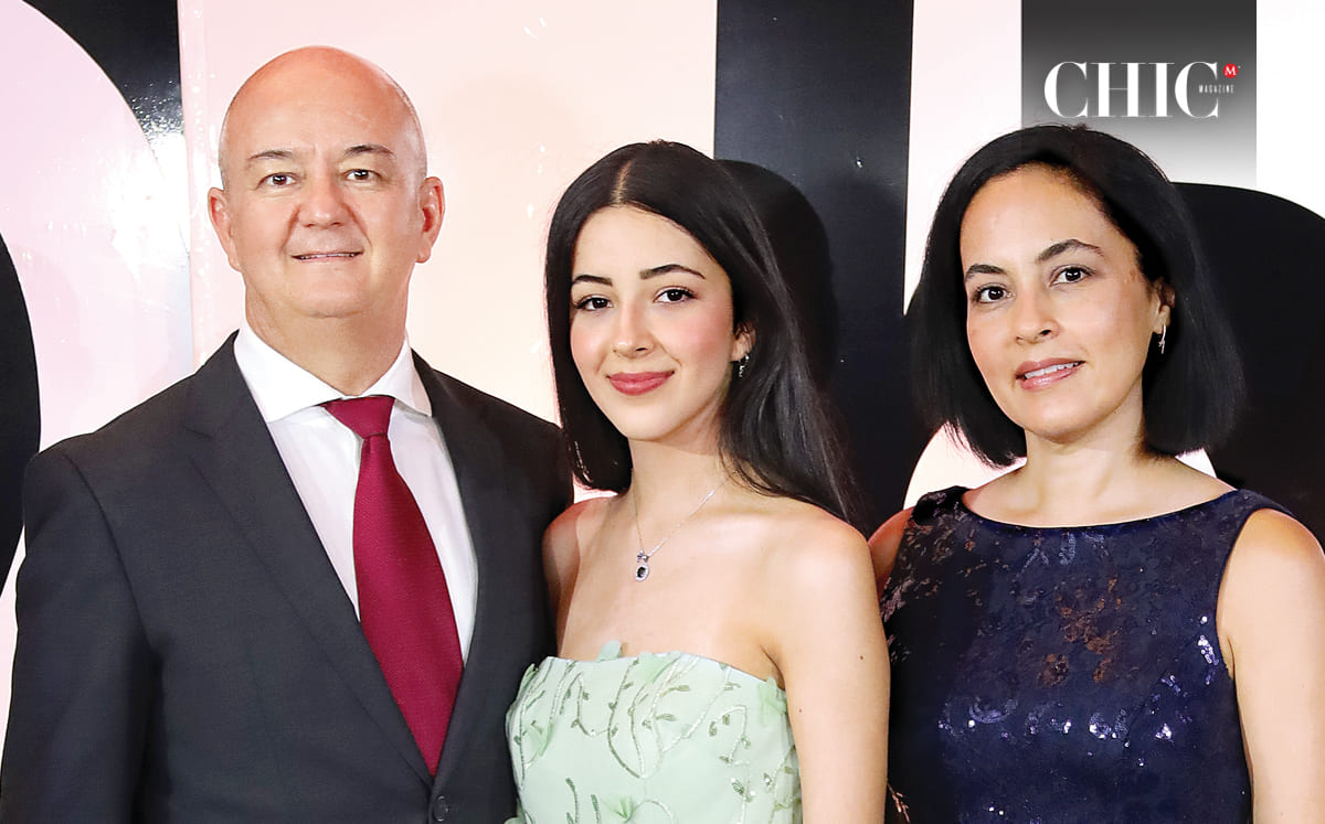 Alejandro Dávila, Carlota Dávila y Martha Villarreal presentes en el Centro Deportivo Español