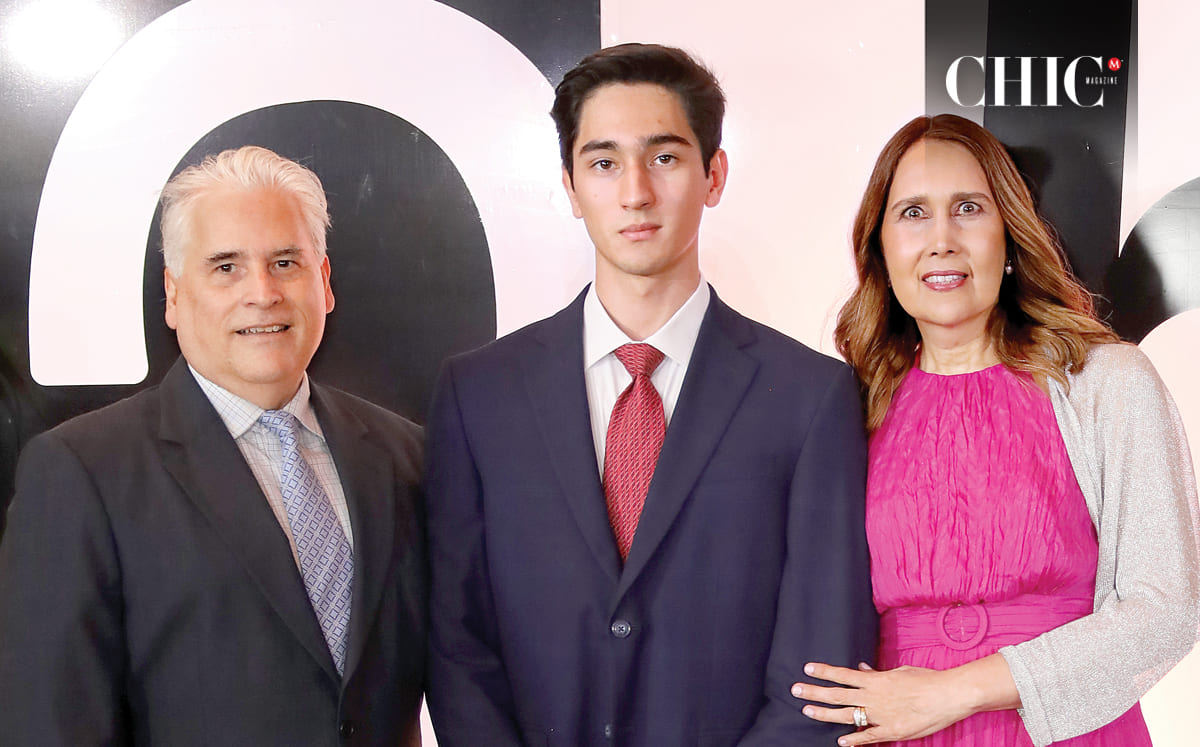 Arturo Márquez, Alex Márquez y Carolina Góngora presentes en la fiesta de graduación