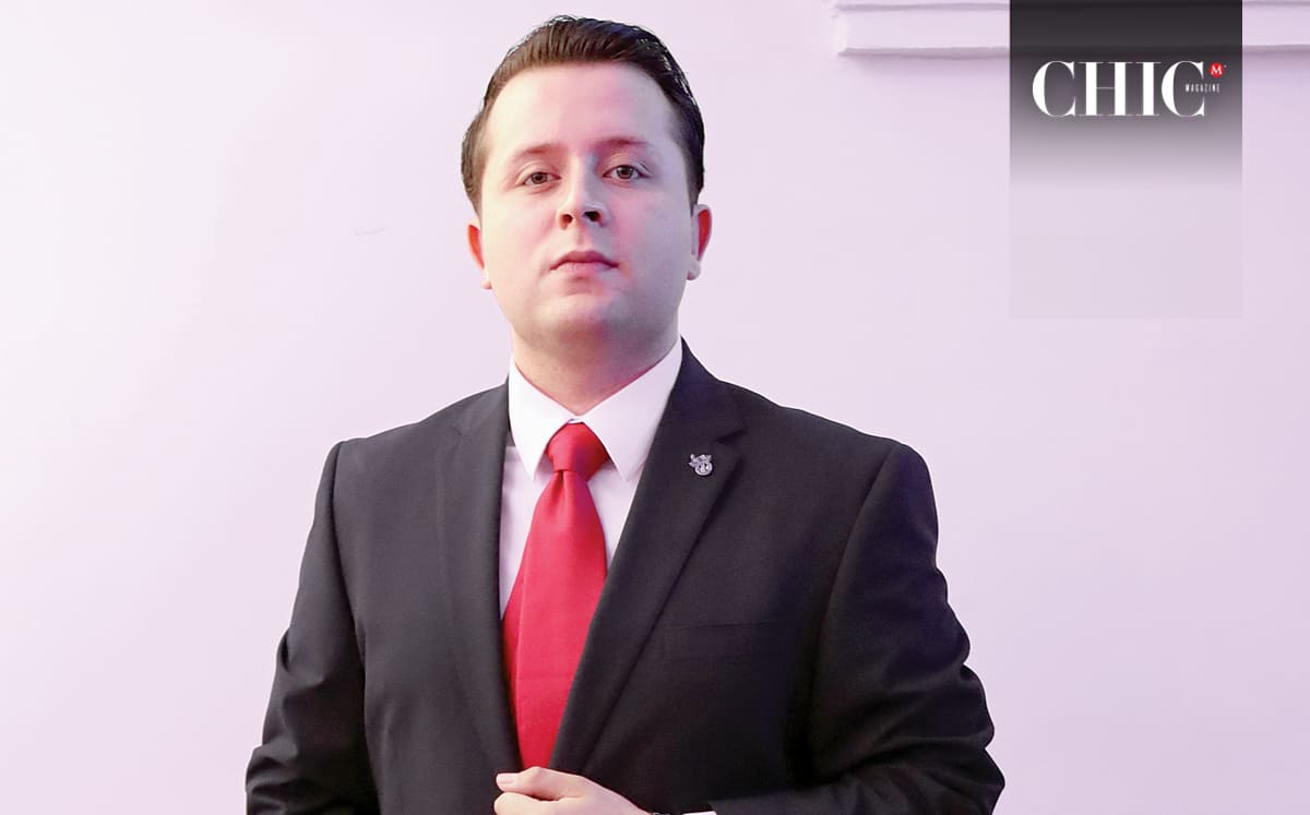 Eduardo Cortez orgulloso de culminar su carrera profesional