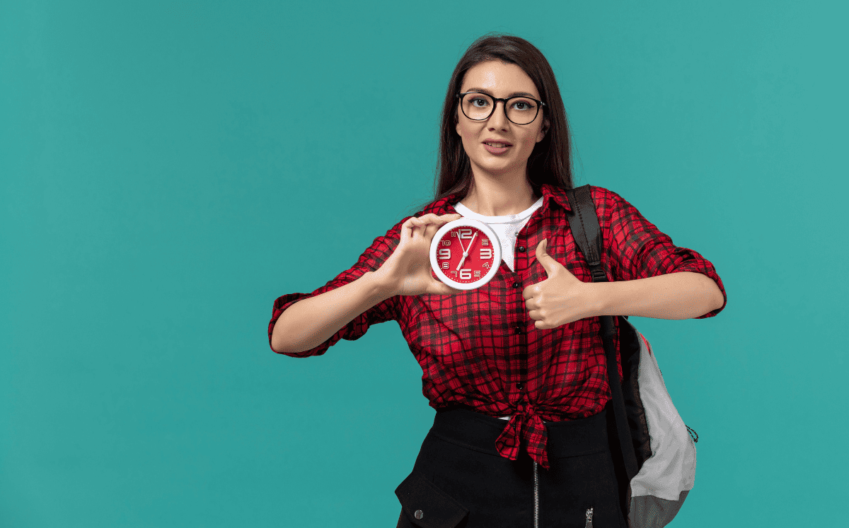 Qué hay detrás de la gente que siempre llega puntual, según la psicología (Foto: Freepik)