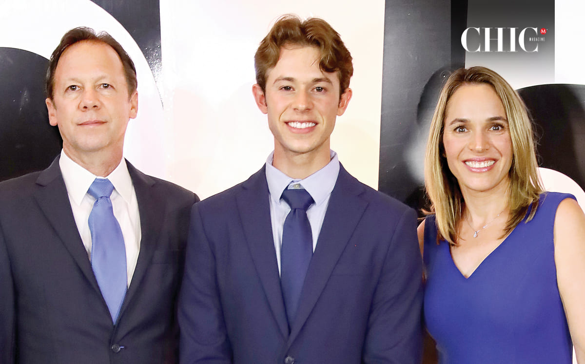 Germán Eichelmann, Santiago Eichelmann y Paola Sabatini  en la graduación de la Prepa del ATS