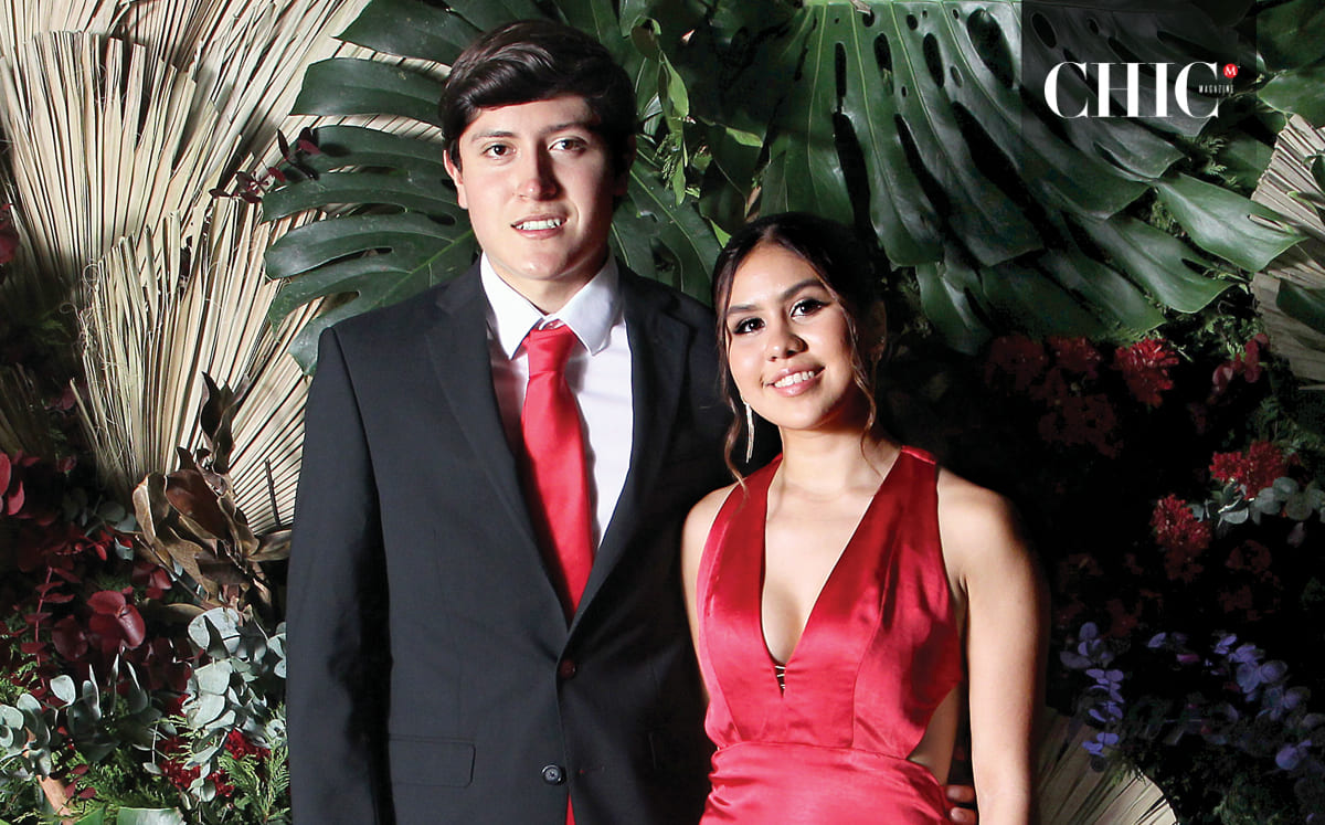 Giovvani Quiroz y Elvia Segura felices de terminar esta etapa junto a sus compañeros