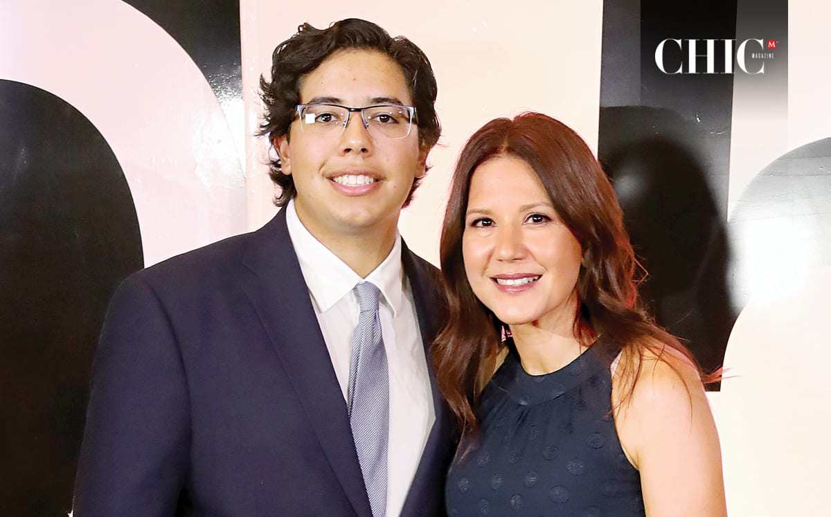 Gonzalo Sarmiento y Lidia Argüelles felices en la graduación de la generación 2025