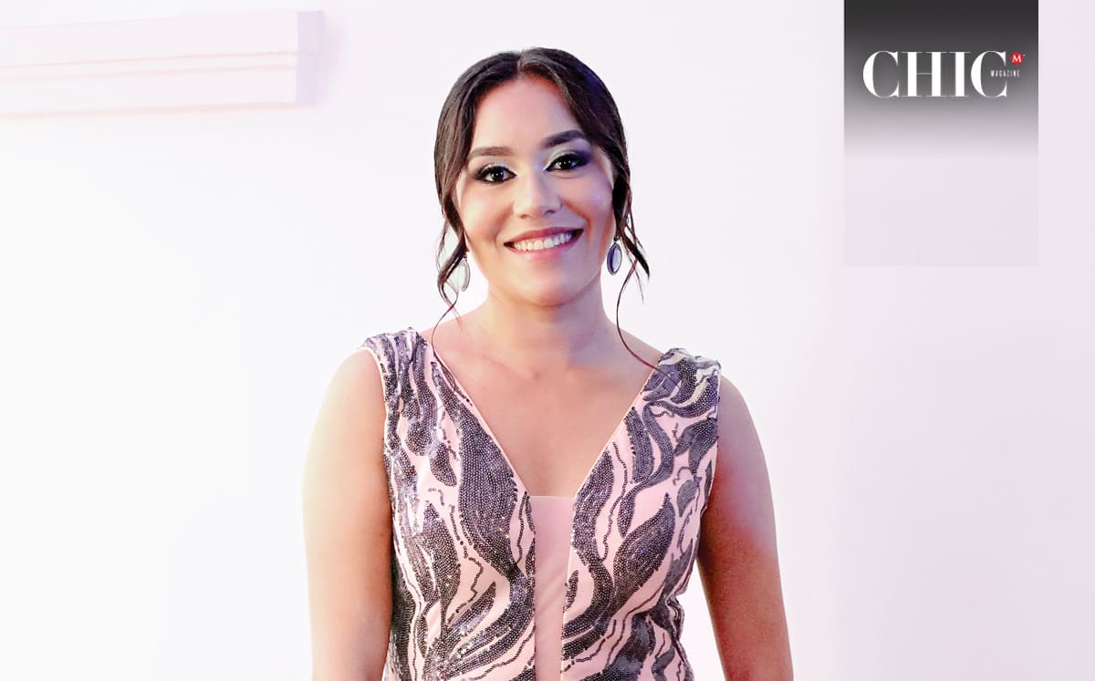 Marian Martínez llegó puntual a su graduación