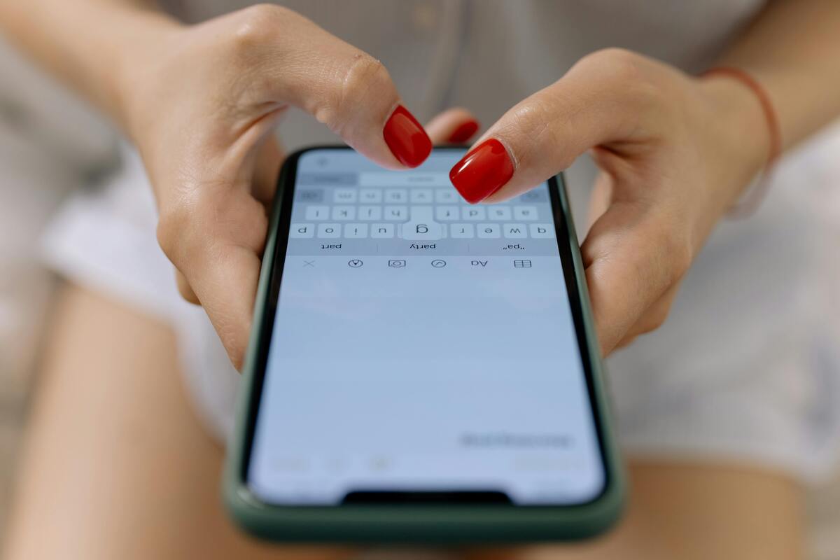 Curiosamente en otros idiomas la risa se escribe en redes sociales con expresiones como “kkkkk” o “55555”. (Foto: Pexels)