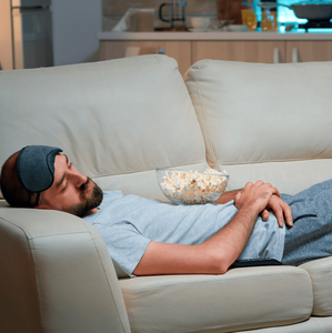 ¿Qué significa que te guste dormir con la televisión prendida? Esto dice la psicología sobre este hábito (Foto: Freepik)