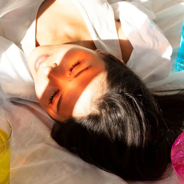 Cómo cuidar la piel de la radiación en interiores, según dermatóloga (Foto: Freepik)