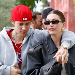 Justin y Hailey Bieber fueron el centro de atención durante la fiesta de lanzamiento de "Swag", el nuevo álbum del cantante. Y, aunque el evento reuni