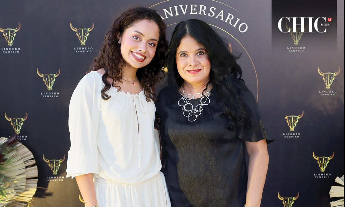 Ximena Ruiz y Estela Vigil pudieron disfrutar del espectáculo de fuegos artificiales