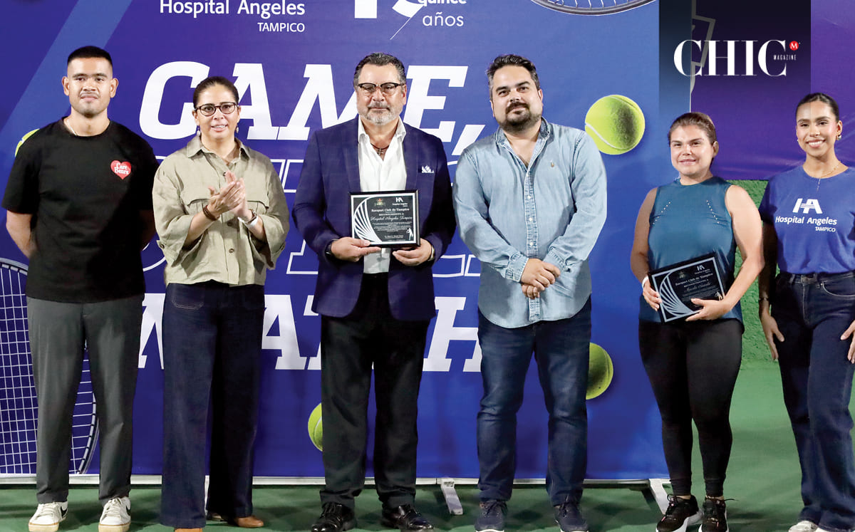 Durante el acto, también se reconoció a Miguel Baltazar, director del Hospital Angeles, por su labor al frente de la institución