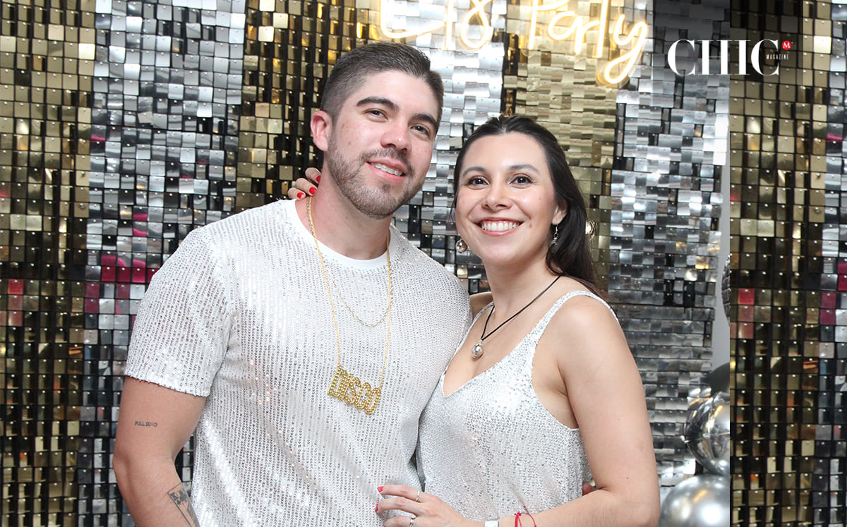 Alejandro Mendrano y Adriana Canseco presentes en la velada entre bolas disco y música retro