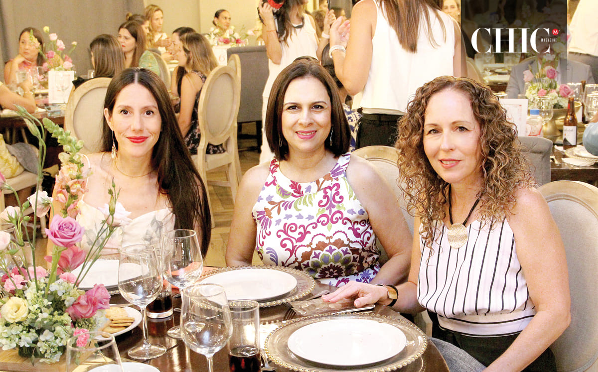 Andrea Meza, Karla Ruiz y Lulú Meza degustaron del menú que tuvo como entrada dip de espinaca con alcachofa y humus con chipotle