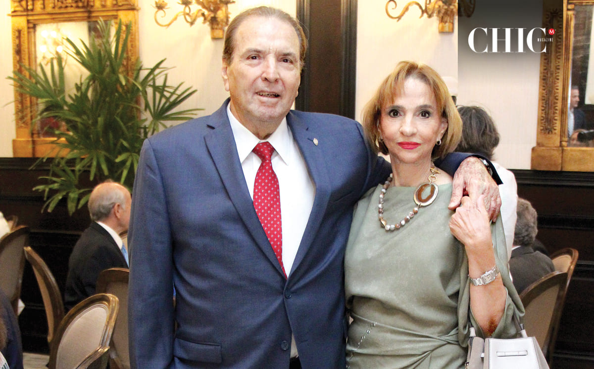 Carlos Gochicoa y Gaby De Gochicoa presentes en el evento
