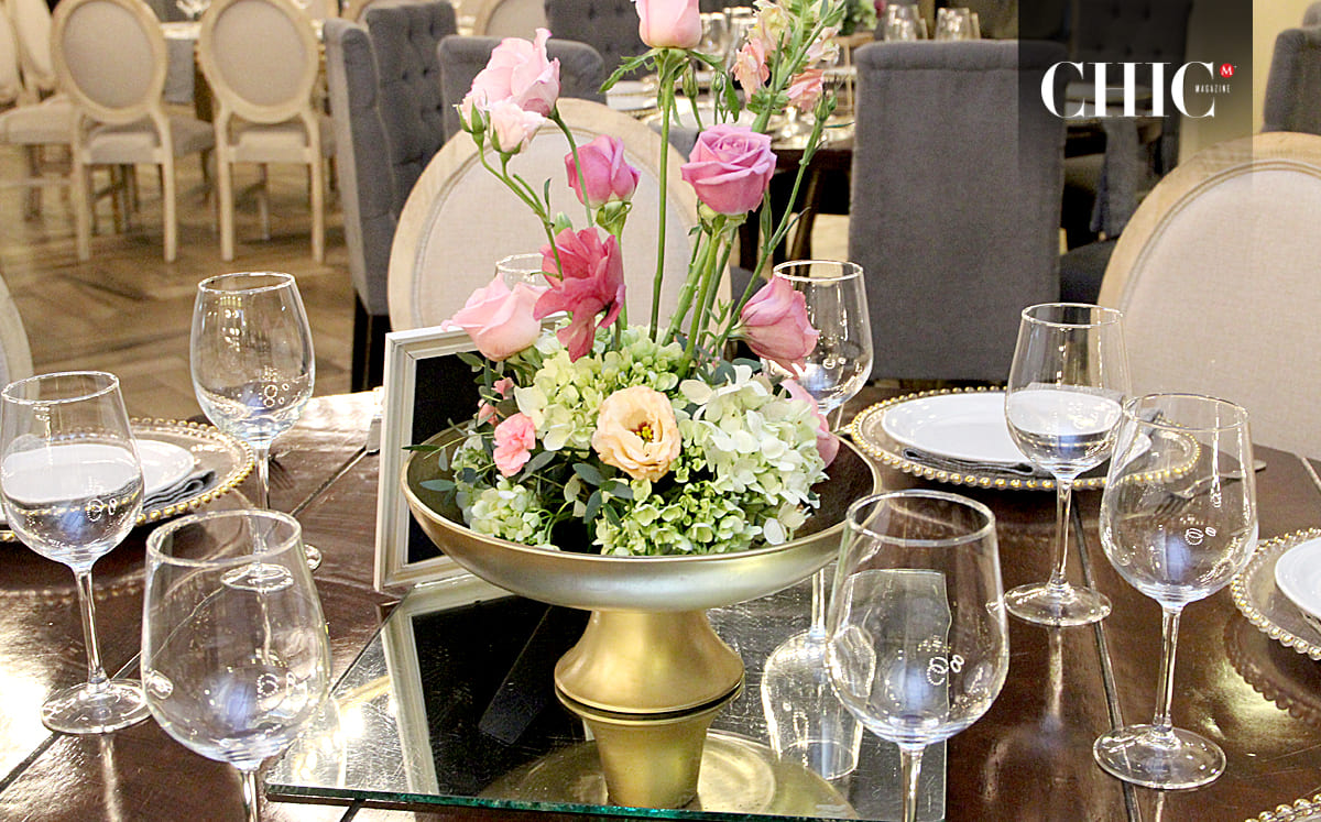 Los invitados fueron recibidos por un elegante diseño floral a cargo de Estudio Floral de la mano de decoración de Antiques