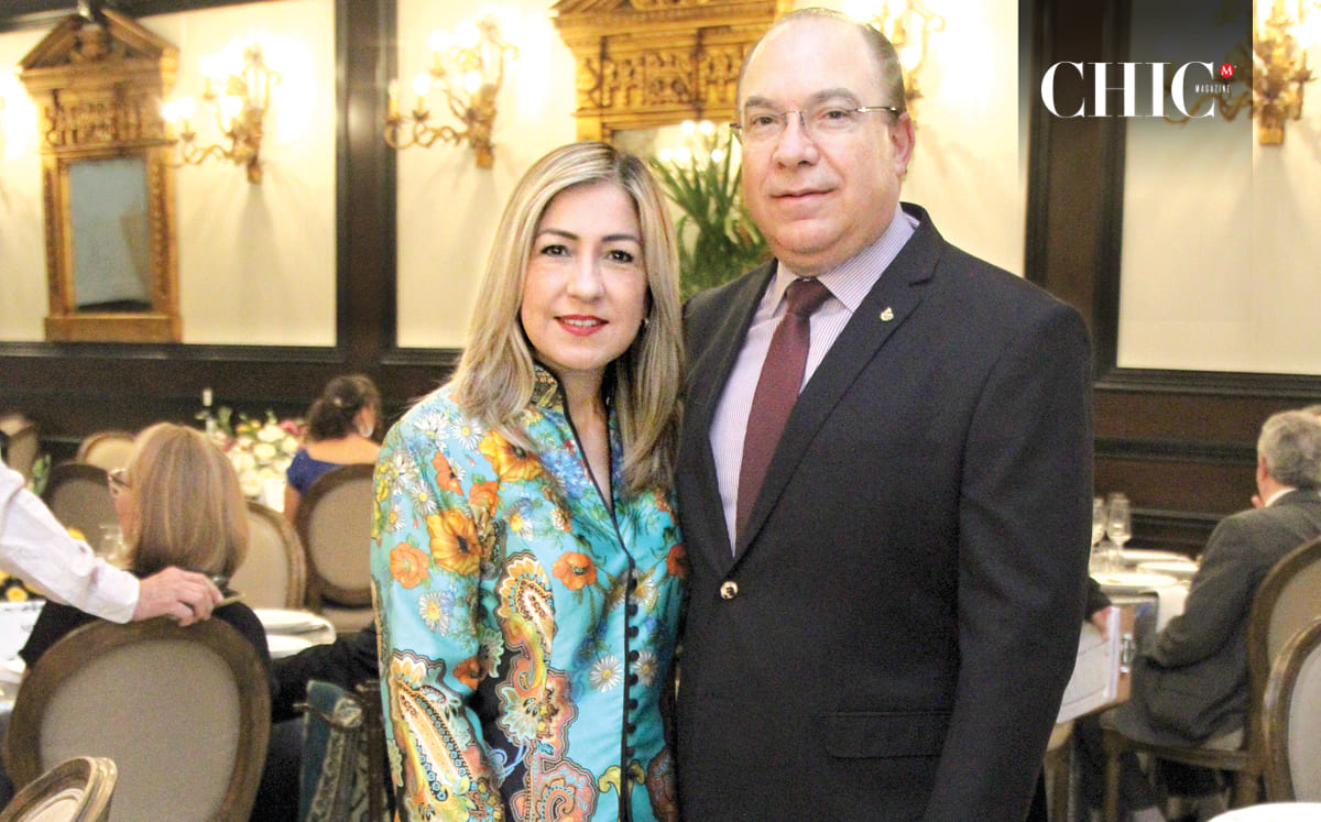 Sandra Alvarado y Eduardo Manzur  se dieron cita en el salón de reinas para formar parte del protocolo de entrega-recepción