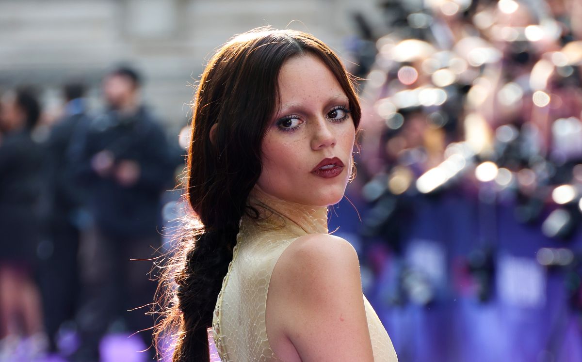 Jenna Ortega luce look nude y sin cejas en premiere de “Merlina 2” (Foto: Getty)