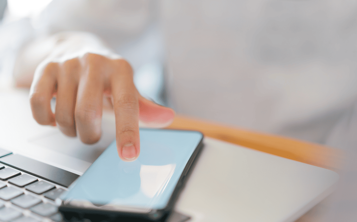 Guía paso a paso para eliminar archivos ocultos de WhatsApp y liberar espacio en tu celular al instante  (Foto: Freepik)