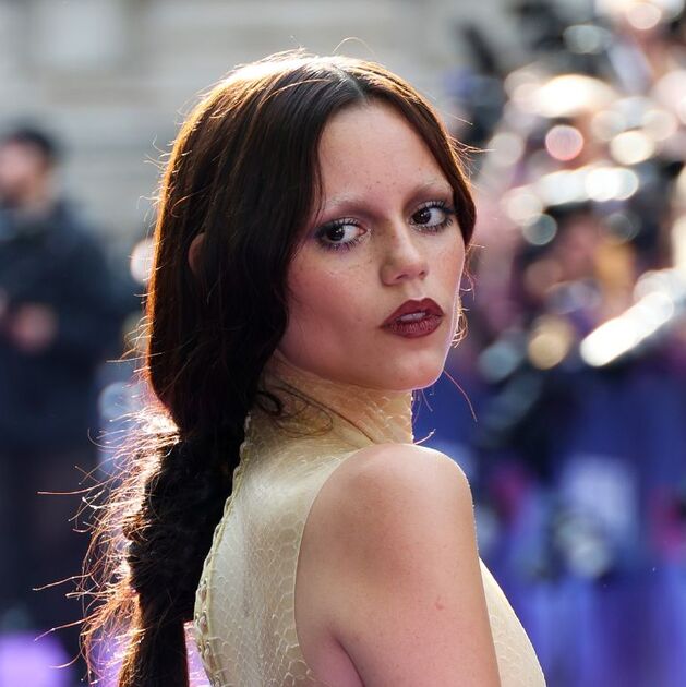 Jenna Ortega luce look nude y sin cejas en premiere de “Merlina 2” (Foto: Getty)