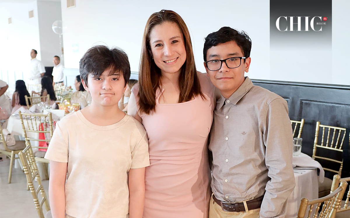 Elena Carrera, Liz Amira Felizardo y Ángel Carrera posaron para nuestra lente