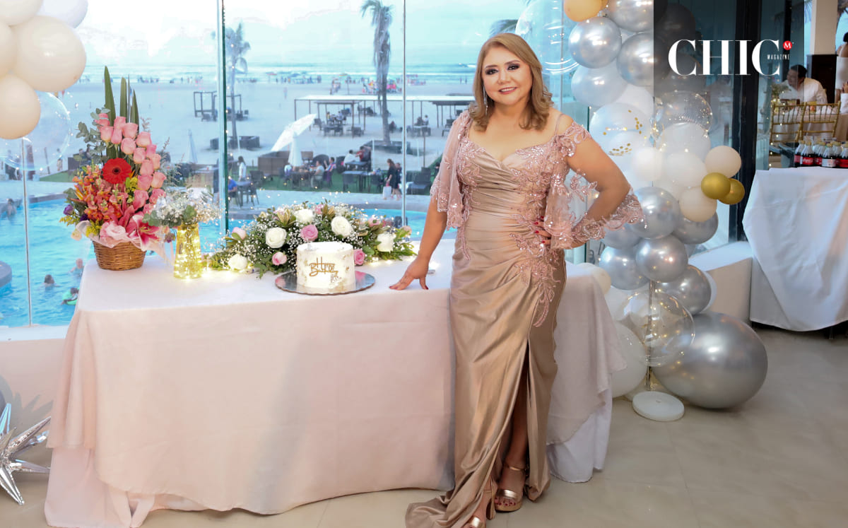Irma Barrios luciendo espectacular en su celebración