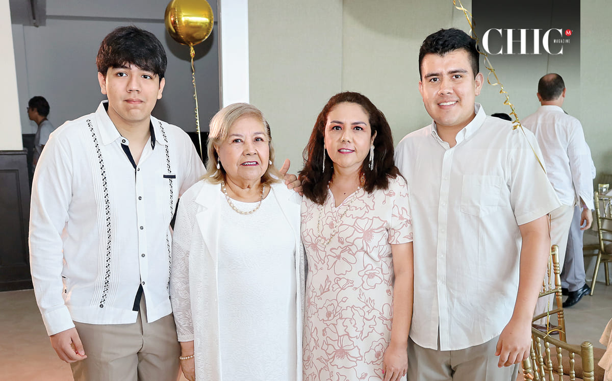 Antonio Barrios, Irma Hernández, Beatriz Barrios y Román Colli