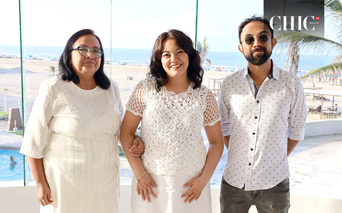 Ana Del Ángel, Amada Barrios y Silvestre Barrios
