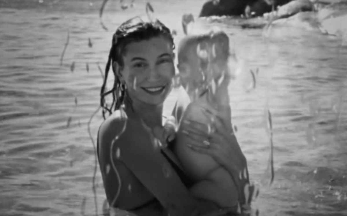Hailey Bieber en el video musical de Yukon de Justin con su hijo Jack Blues (Instagram)
