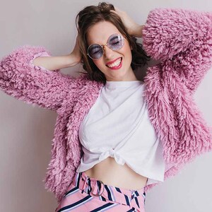 El color rosa no siempre fue sinónimo de delicadeza o feminidad, esto significa desde la psicología. (Foto: Pexels)