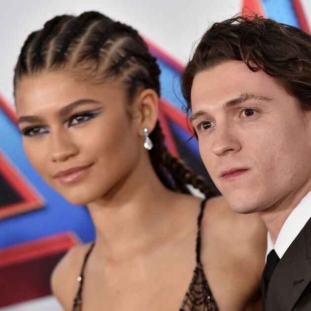 Zendaya y Tom Holland dan paseo juntos y esto hace la actriz con su anillo (Getty Images)
