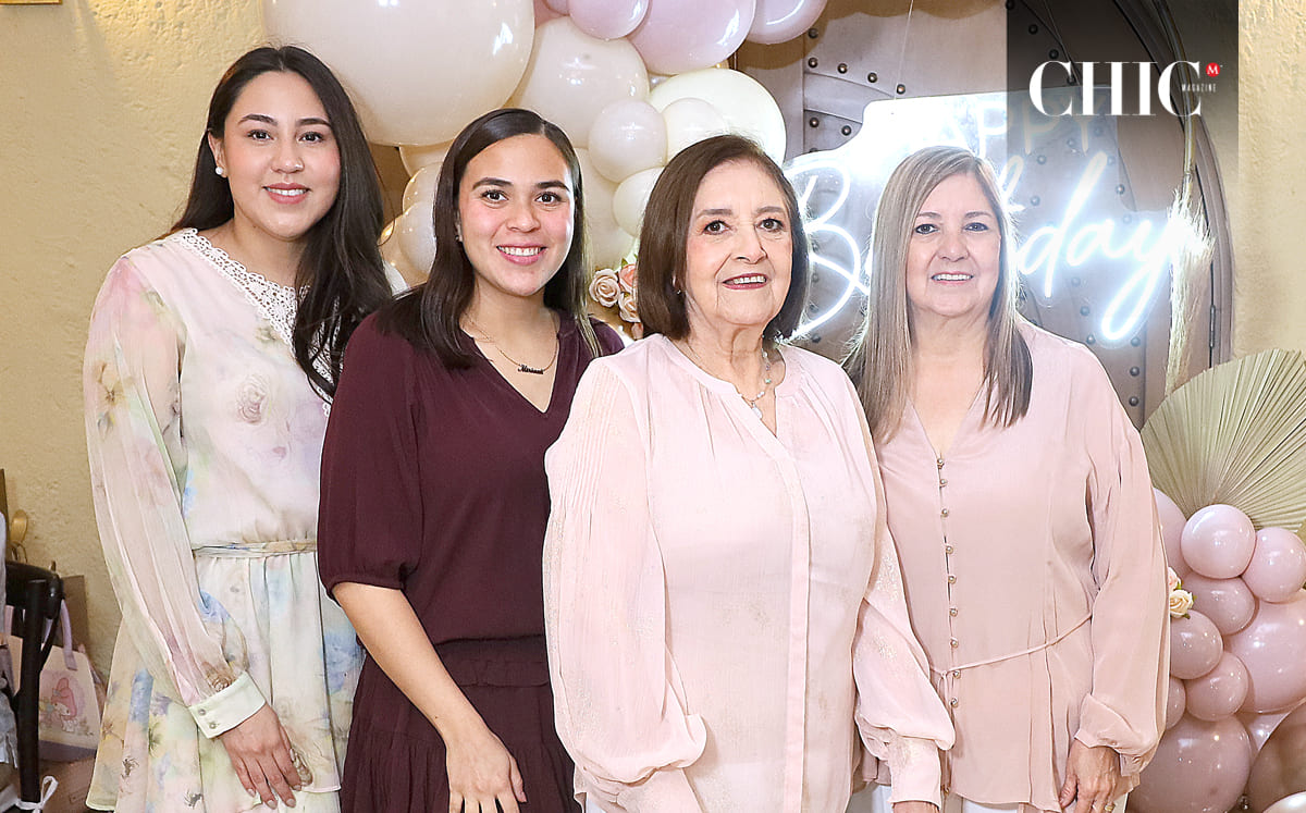 Miriam Peña, Karla Peña, Alma Miriam Cortés y María Elena De Peña