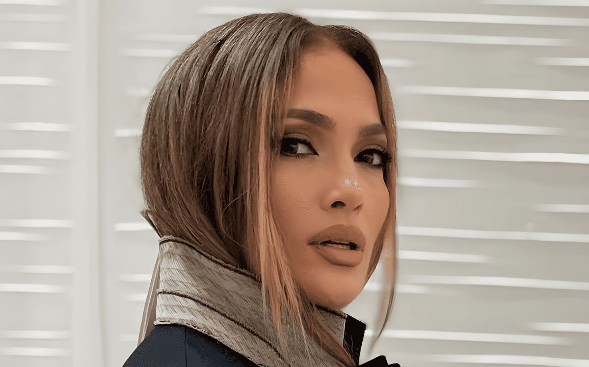 Así reaccionó Jennifer Lopez al tener un grillo trepando en su vestuario (Foto: IG)