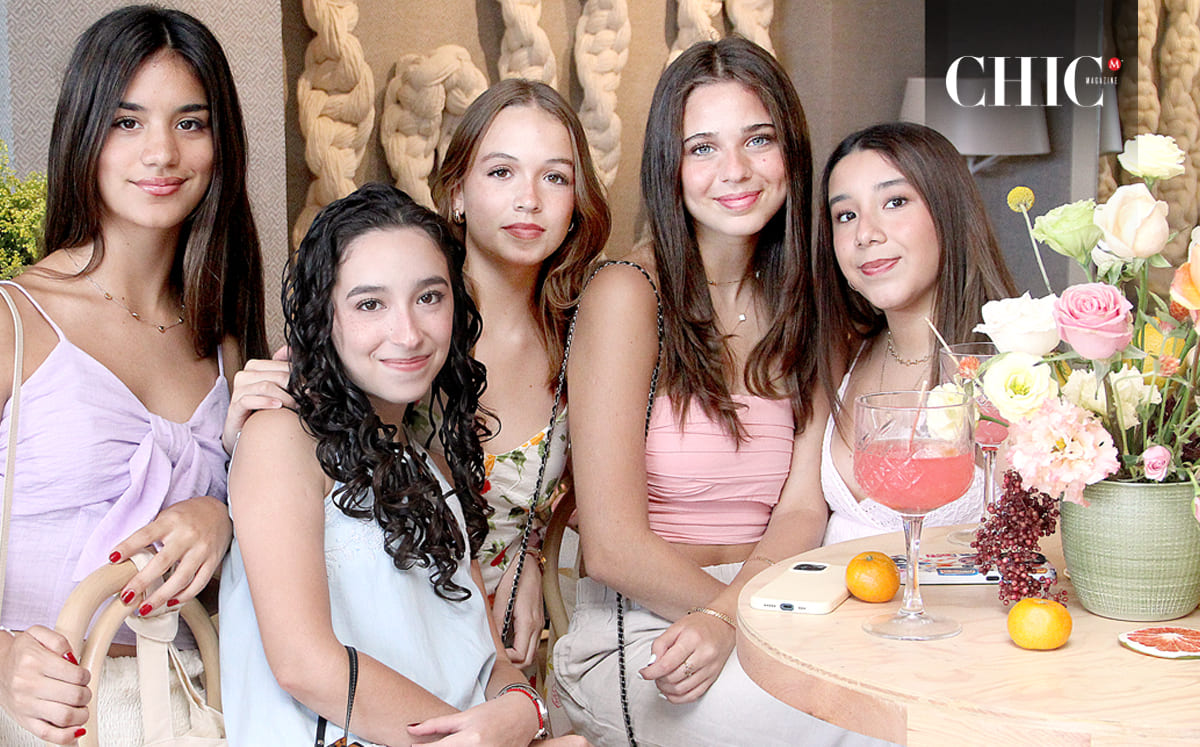 Teniendo como vista las espectaculares aguas de playa Miramar, Valentina Ricarda celebró sus quince años con estilo