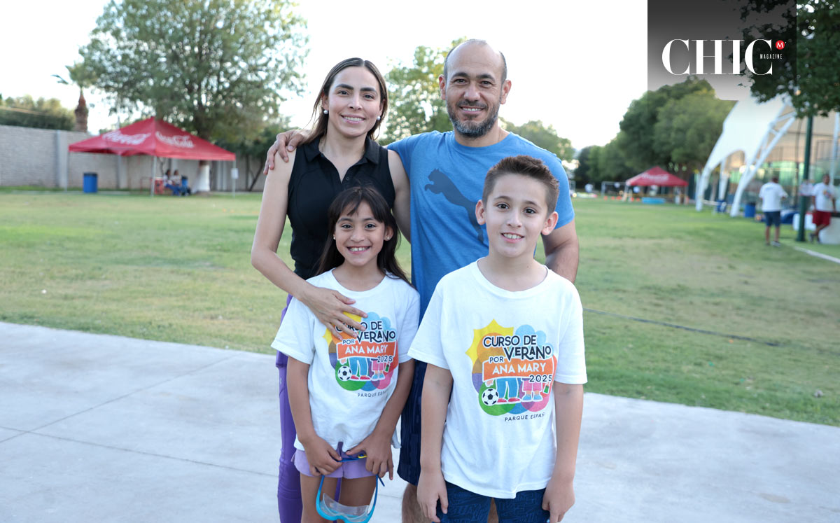 Sandra Bazán, Gerardo Torres, Renata Torres y Gerardo Torres